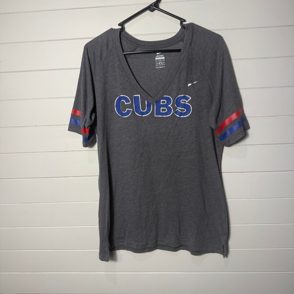 Nike Chicago Cubs Womens Large Gray V-Neck Graphic T-Shirt MLB Fan Gear